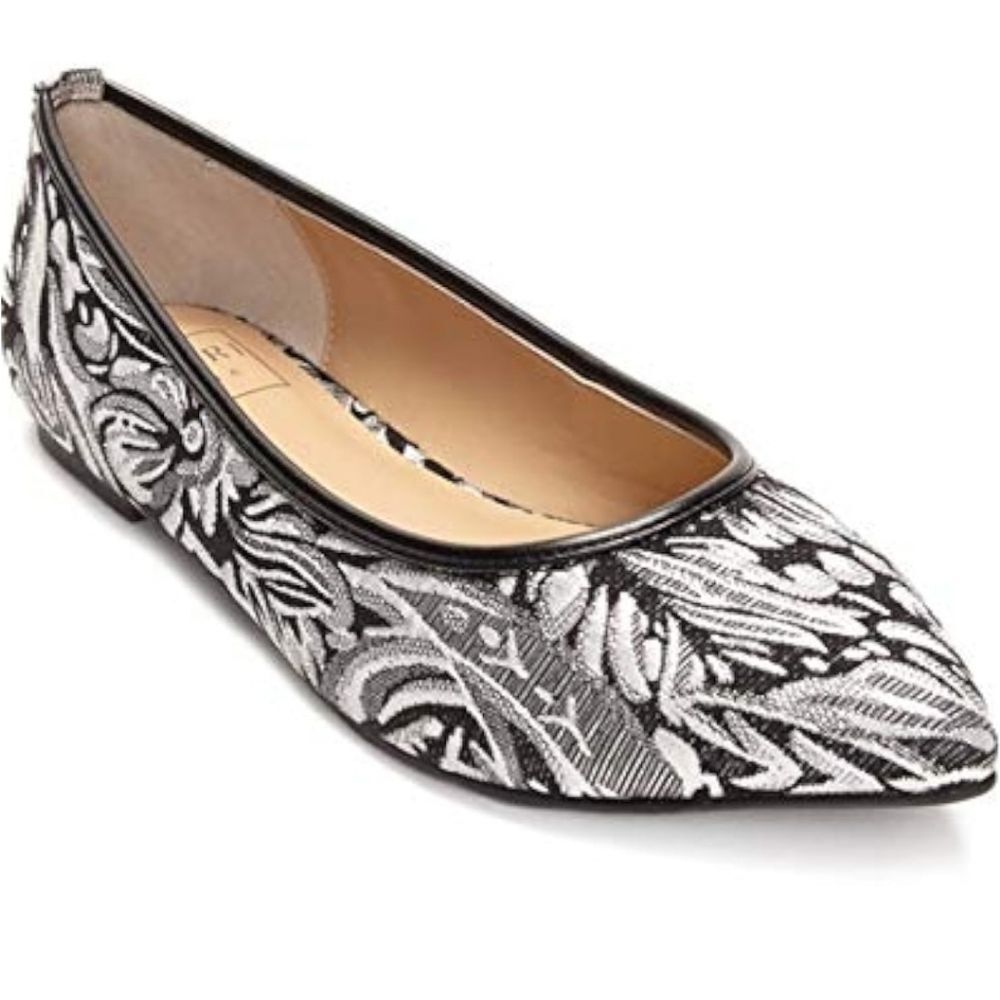 KAARI BLUE WOMEN'S HILLARY FABRIC POINTED TOE BALLET FLATS